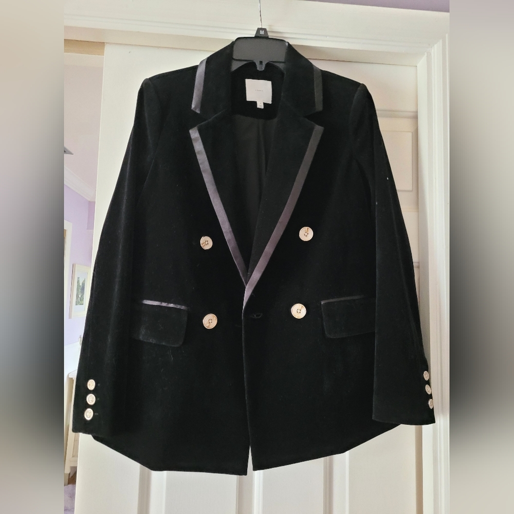 Worn for 1 occasion. No longer needed